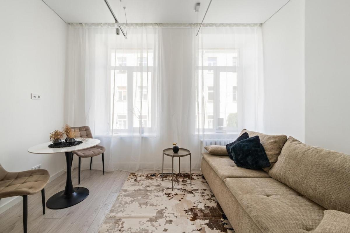 Close To Old Town & Amenities 1 1