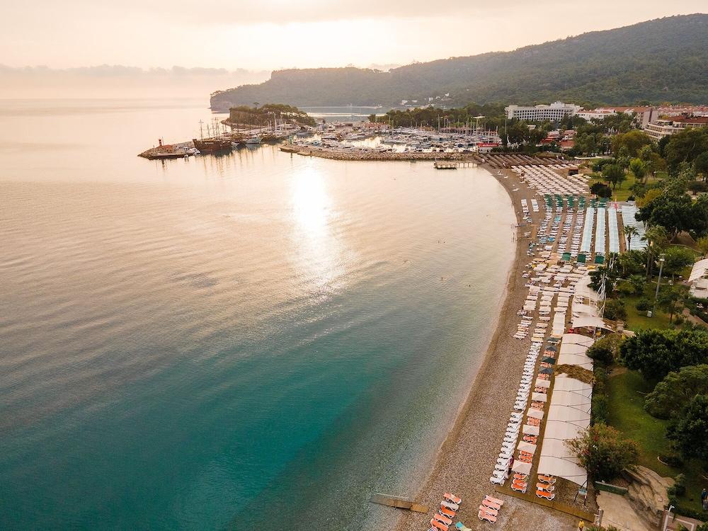 Viking Nona Beach Hotel