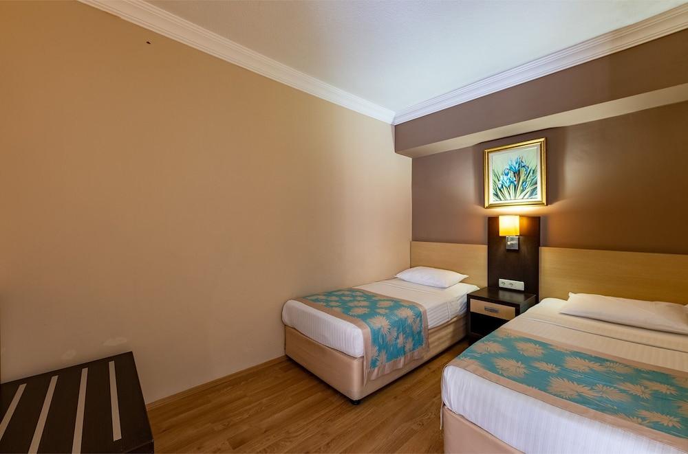 Viking Nona Beach Hotel 2