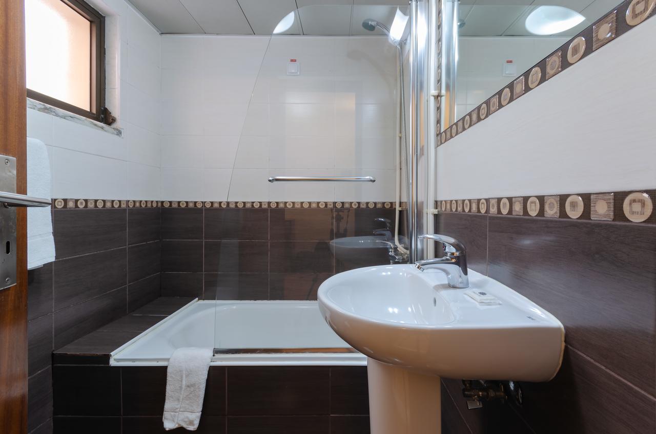 Dinya Lisbon Hotel & Lounge Bar