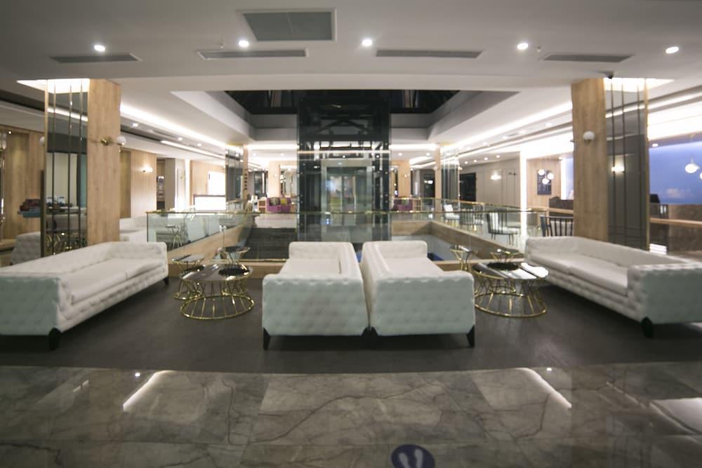 Sailor's Beach Club 2