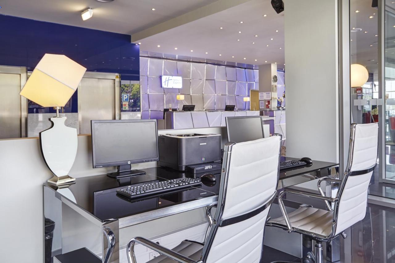 Holiday Inn Express Lisbon  Alfragide 2