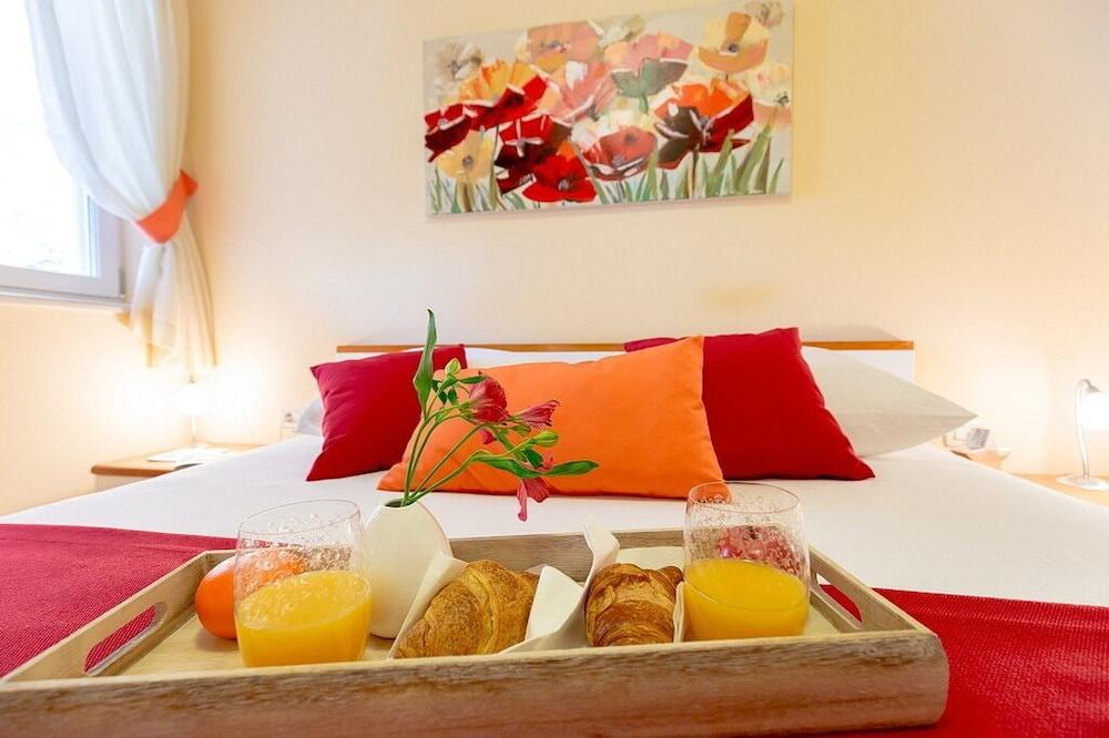 Leona & Borna's Central Lapad Suites 1