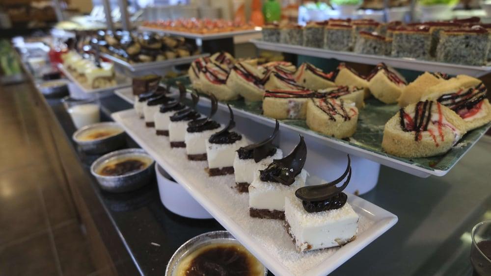 Ambassador Plaza Hotel