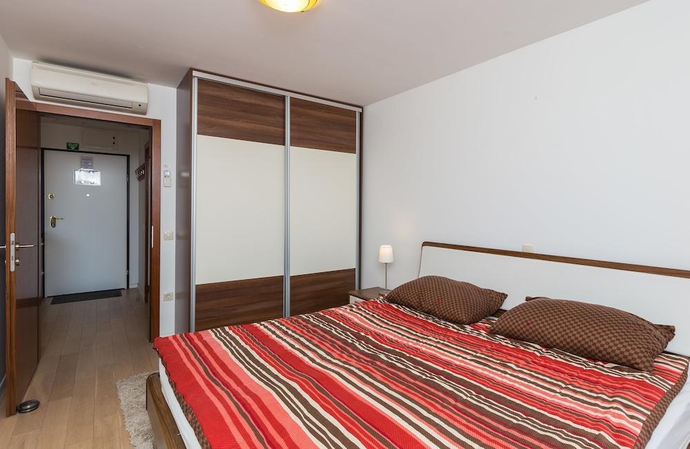 Apartment Blue Eye 1