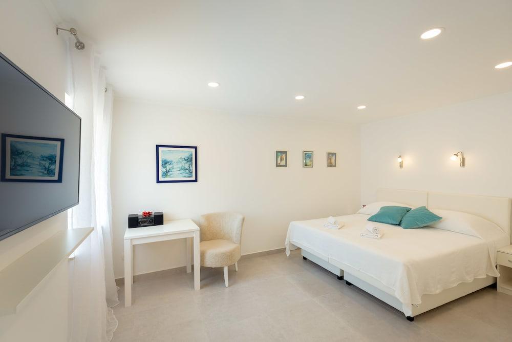 Hedera Estate, Hedera A10 1