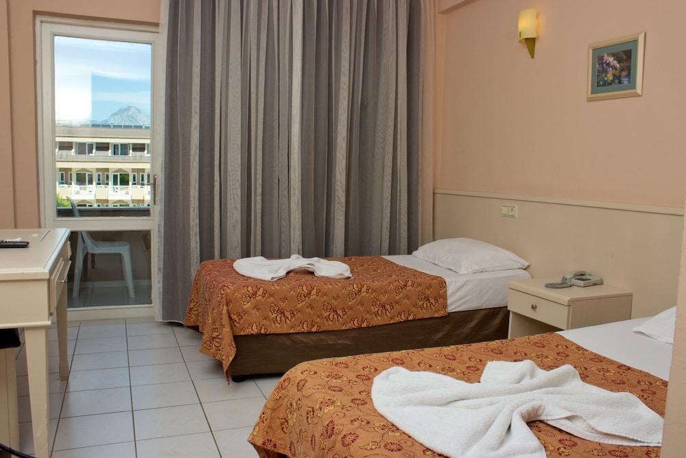 Ares Dream Hotel (Adults only) 2