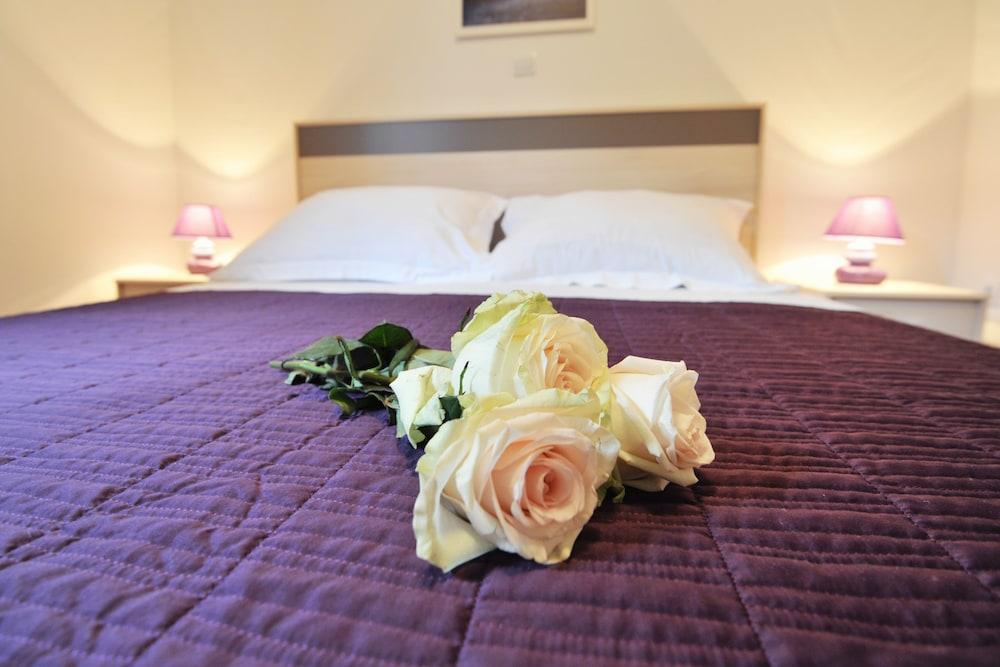 California Apartments 1