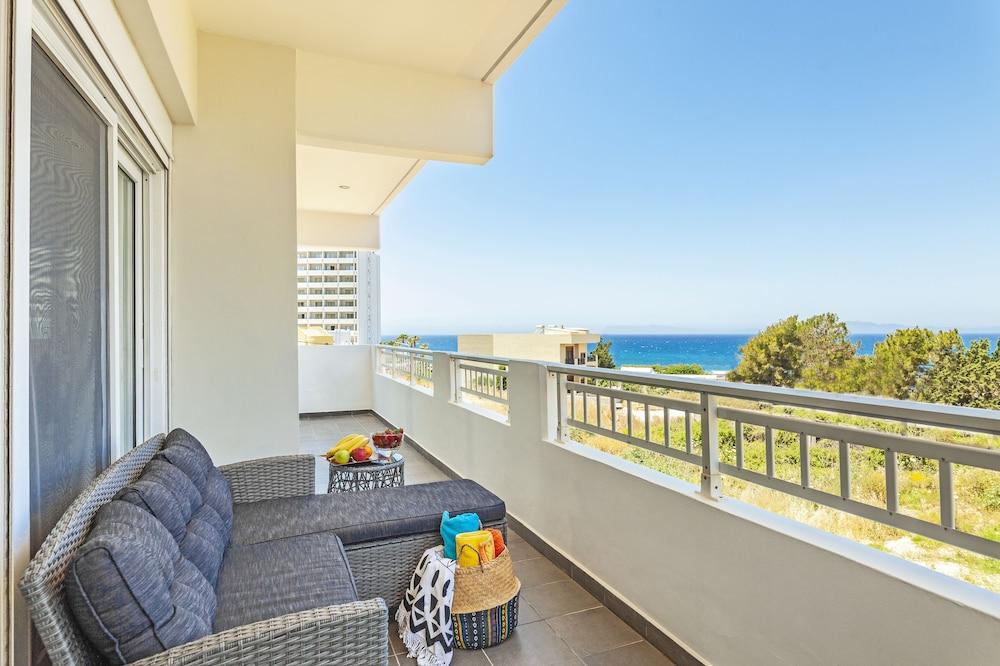 Unique Sea & Sunset Residence