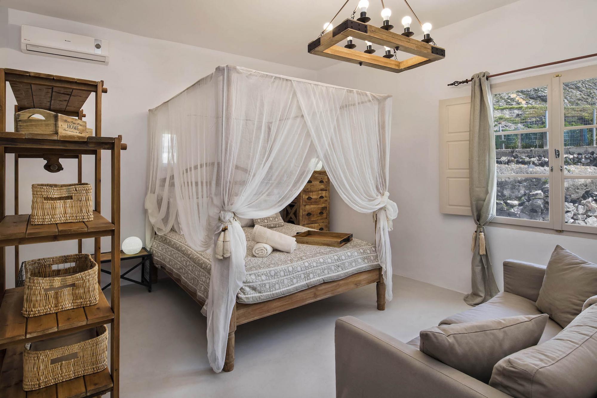 Rock Villas Santorini - Villa Legend | Castle View, Jacuzzi, 130 Sq.M, Up To 7 Guests 1