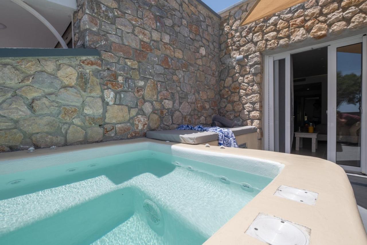 Cyclops Beach Apartments 1