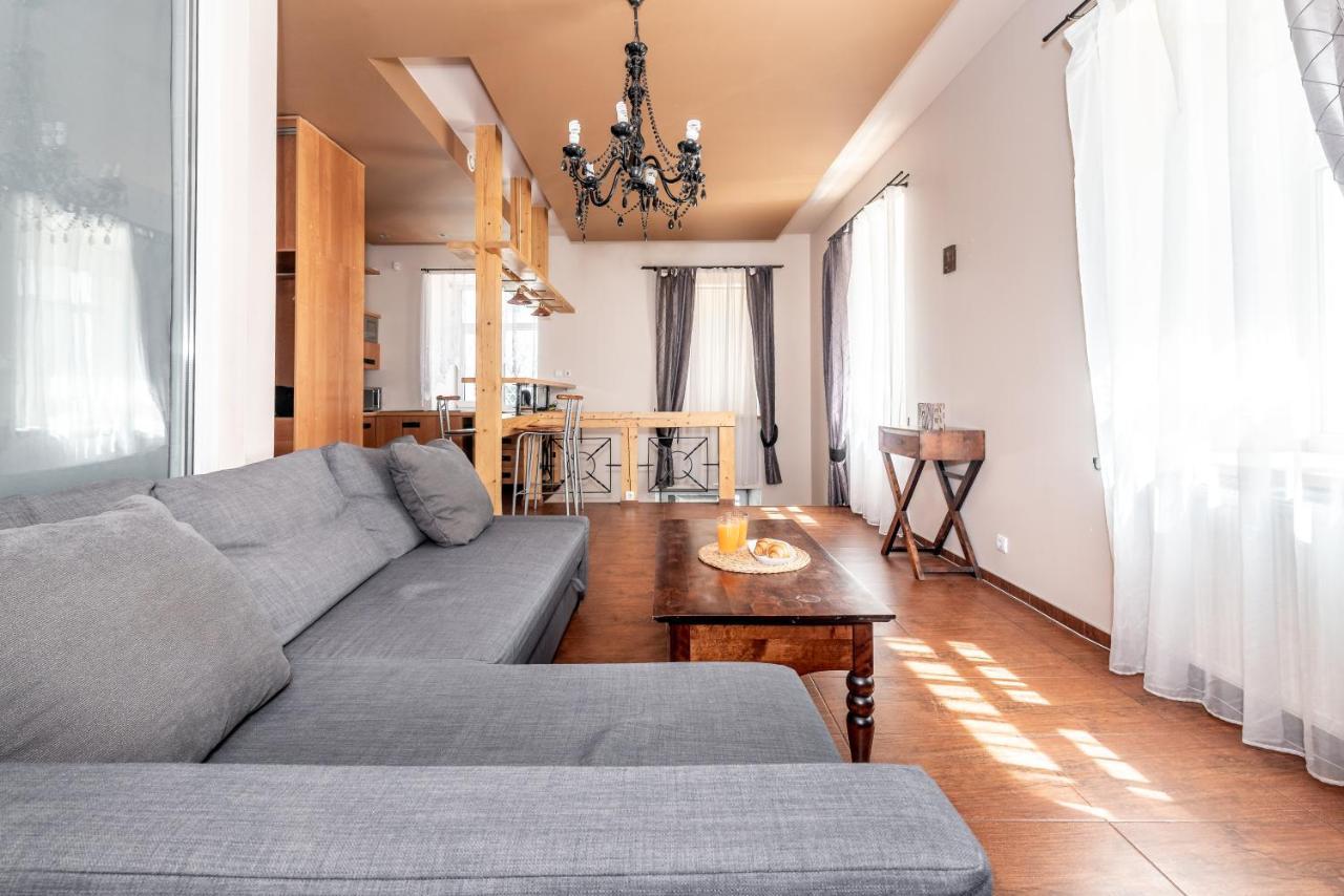 Angel House Vilnius, Dysnos 1