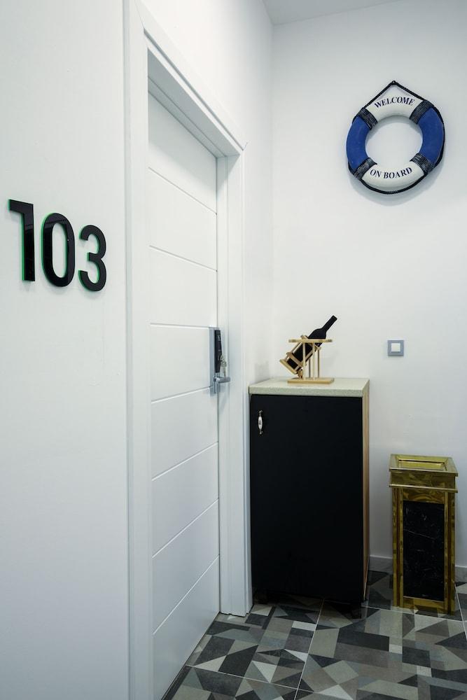 Apartments And Rooms Naida 1