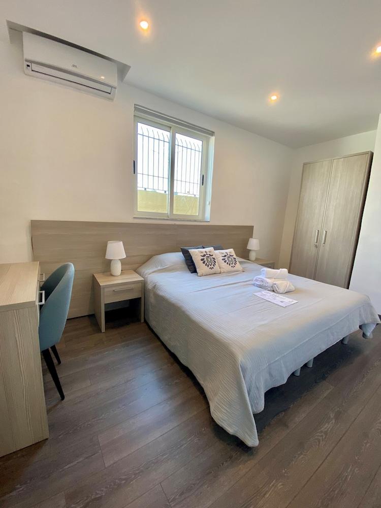 The Howard Hotel And Residence 2