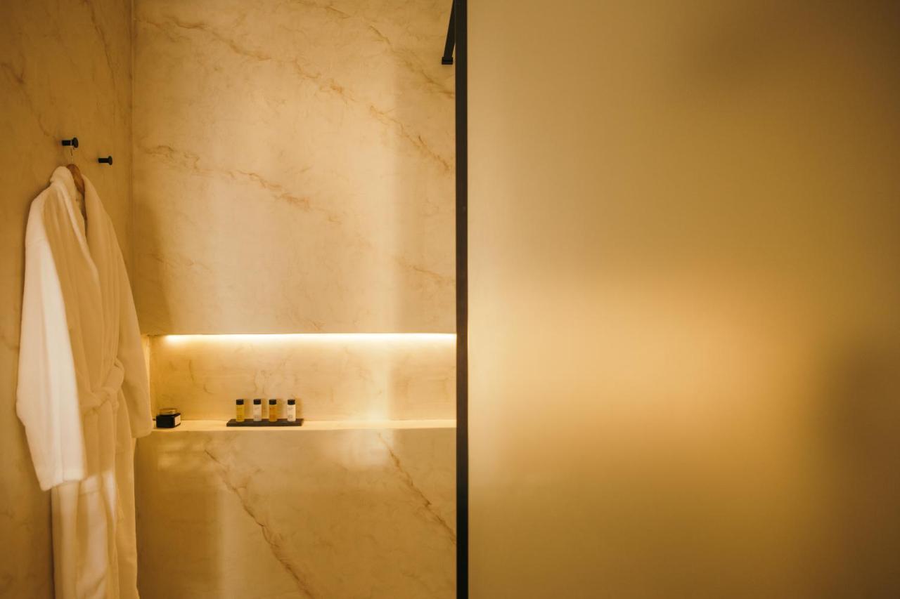 Pnoe Luxury Suites 2