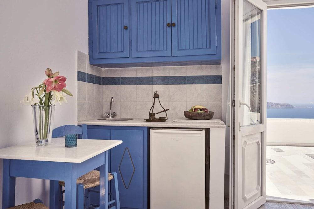 Amphitheater Cave Houses 1