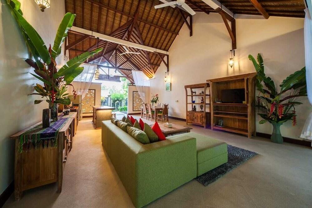 Infinity Jungle View Aashaya Villa Ubud 2