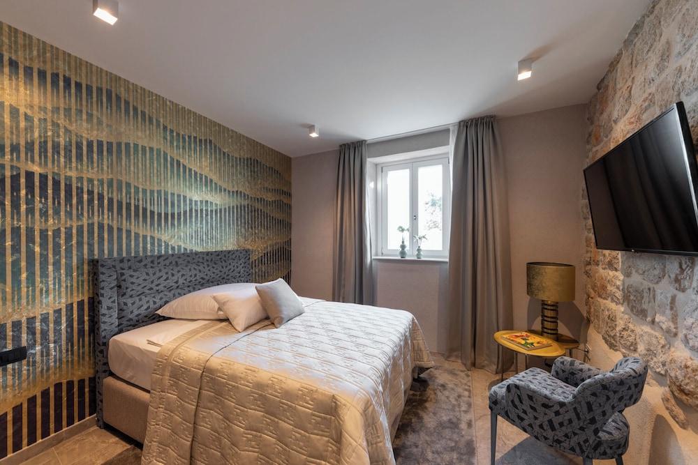 Sea Rocks Residence 2