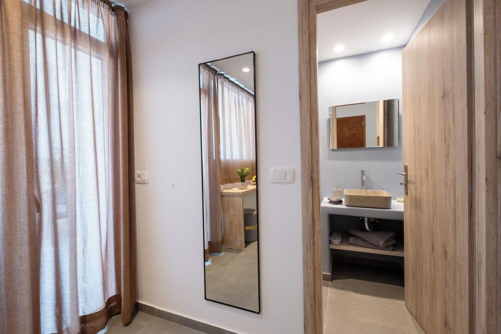 Sand Gem Beach Apartments 2