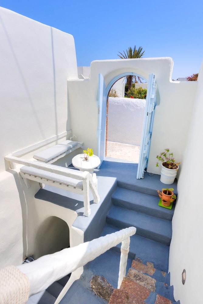 Christinas Cave House 1