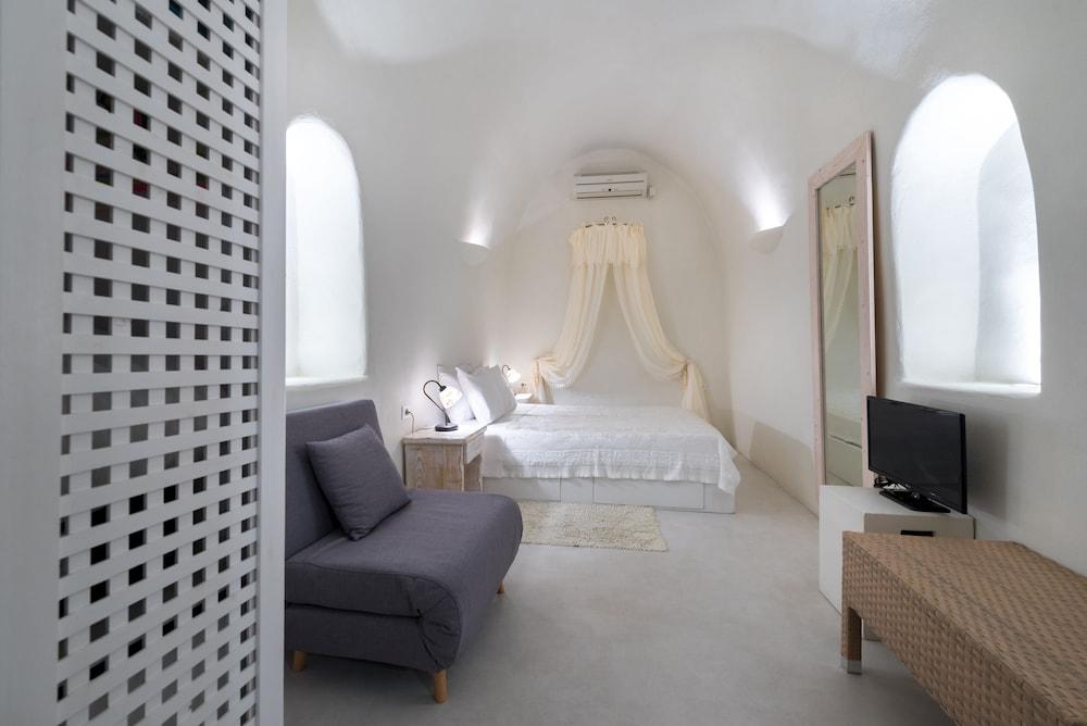 Christinas Cave House 2