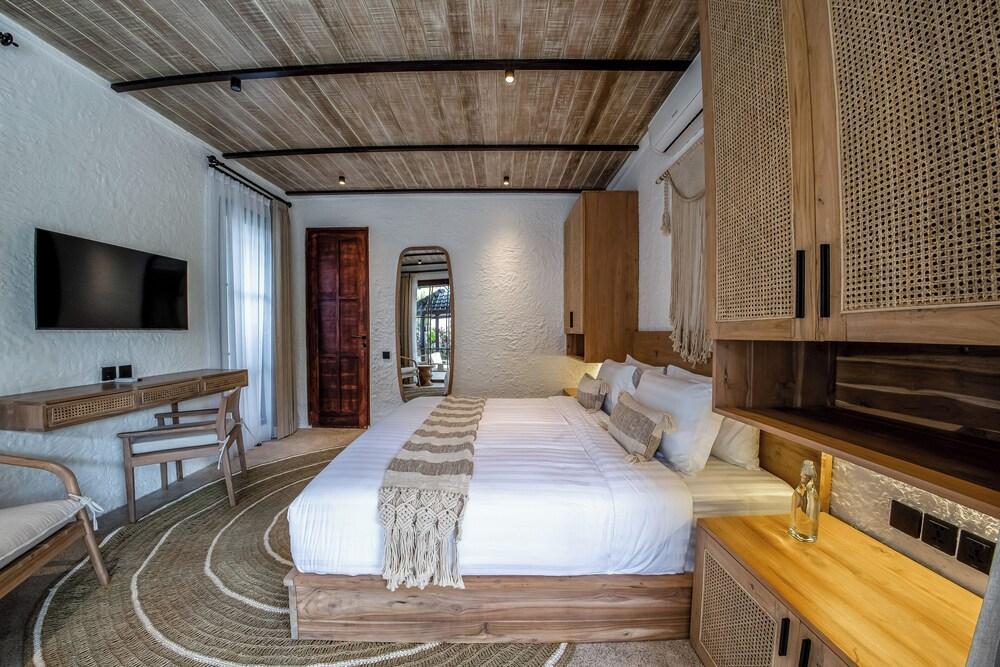 Putri Salju Villa by Evdekimi 2