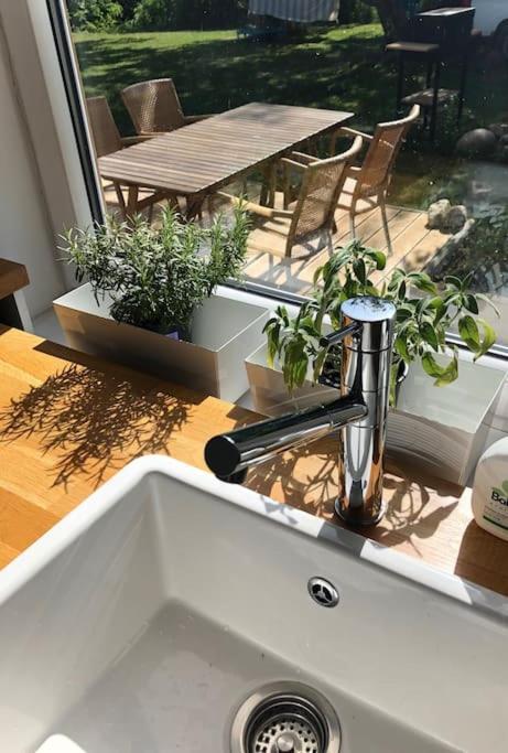 Hillside View House with Garden, Private Parking, Quiet Location - 12 Min To Old Town Anytime, Long Stays Welcome 2