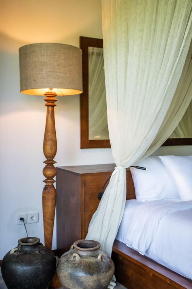 Luxury Jungle Villa, 3 Br, Ubud with Staff 2