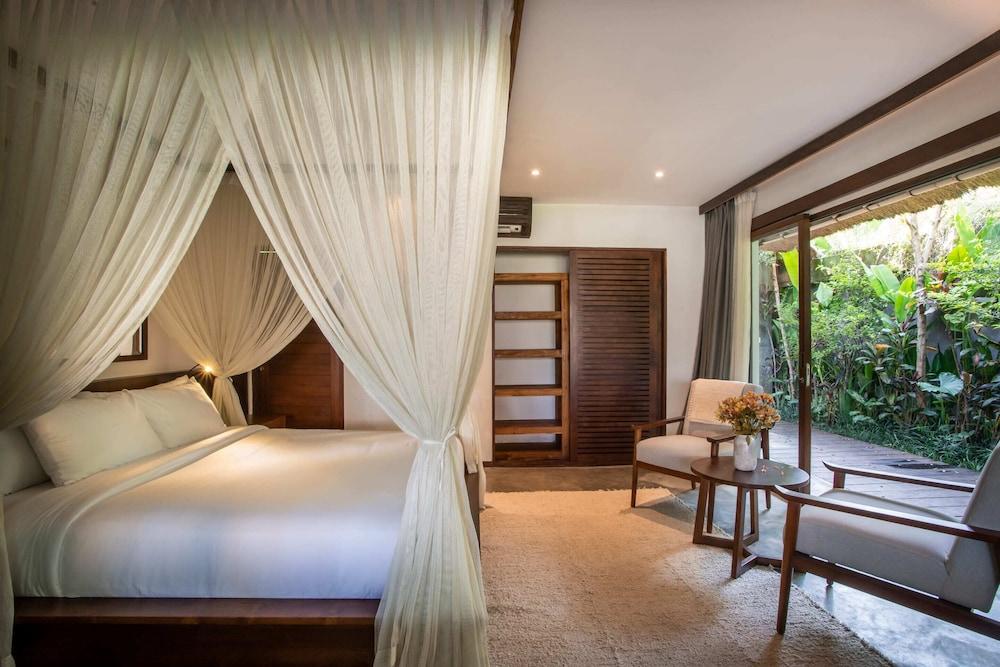 Luxury Jungle Villa, 3 Br, Ubud with Staff 1