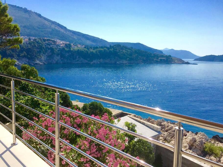 Blue Views Villa with Heated Pool & Jacuzzi 2