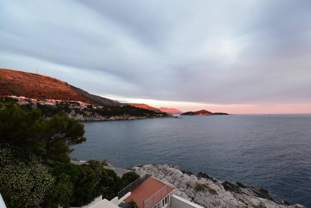 Blue Views Villa with Heated Pool & Jacuzzi 1