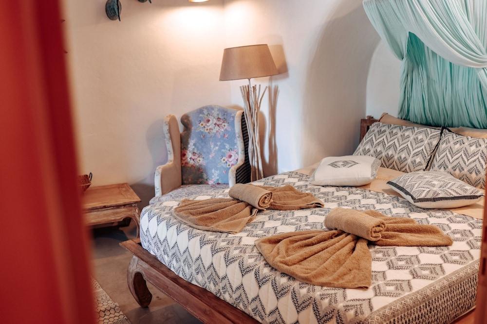 Rock Villas Santorini - Villa Legend Castle View Jacuzzi 130 Sq M Up To 7 Guests 1