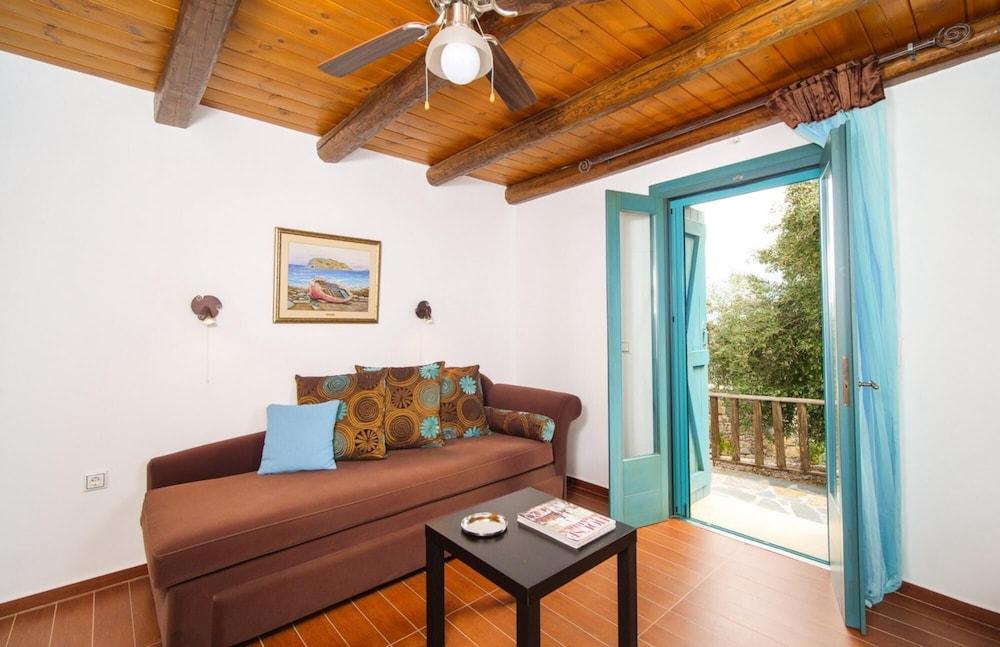 Villa Fegari - Delightful 1 Bedroom Stone House 1