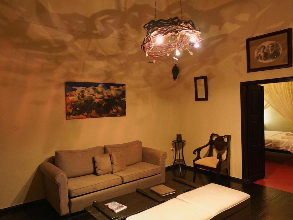 Villa in Santorini with Stunning Outdoor Kitchen 2