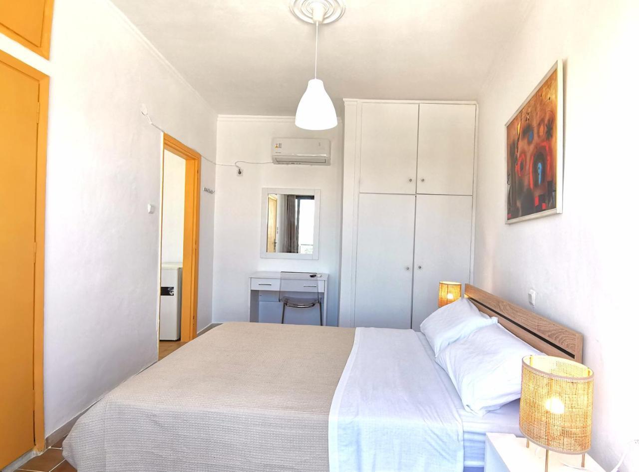 3rd Floor Apartment in Town with Sea View (Adults Only) 2