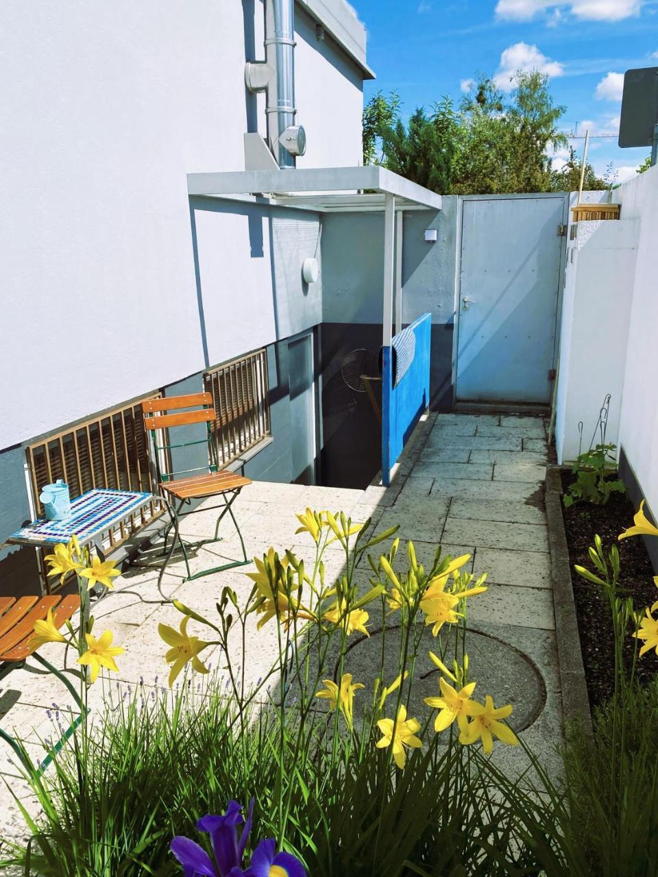 Airb33 Apartment Munich Privat with Little Terrace