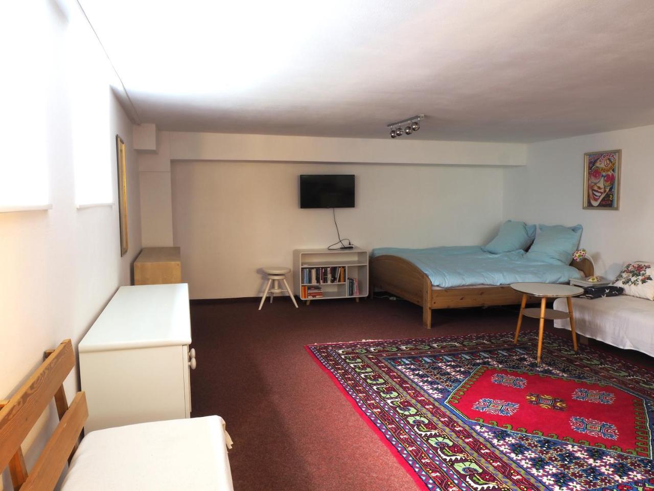 Airb33 Apartment Munich Privat with Little Terrace 1