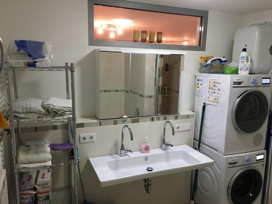 Bright 2-Bedrm 2-Bathrm, by Icm Exhibition Center, Direct Metro-Sbahn Or Drive 15 Min To City Center, Free Parking, Balcony 2