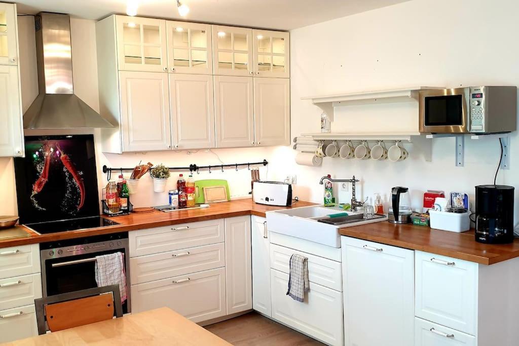 Bright 2-Bedrm 2-Bathrm, by Icm Exhibition Center, Direct Metro-Sbahn Or Drive 15 Min To City Center, Free Parking, Balcony 1