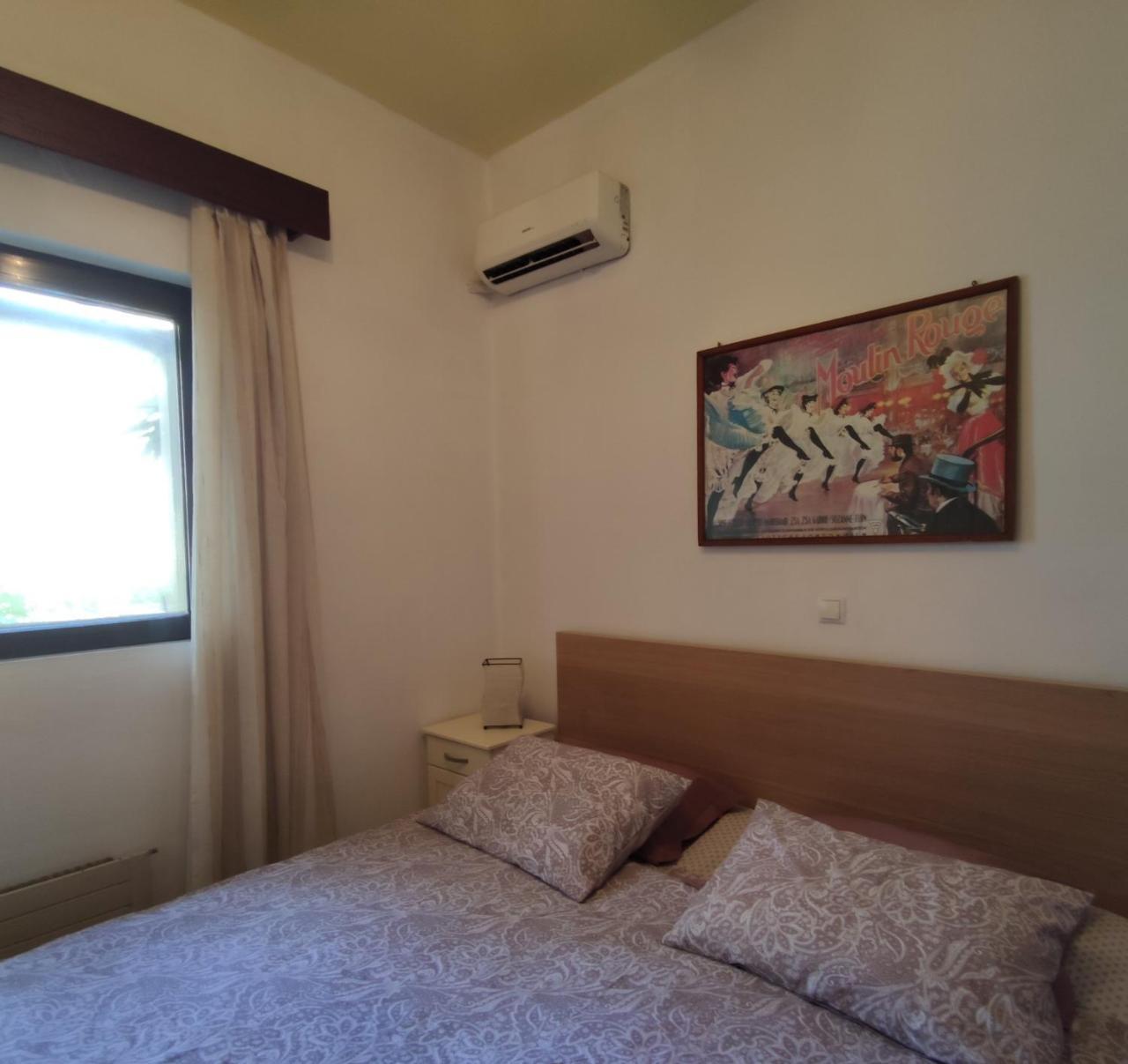 Cozy City Apartment - Sleeps 2 (Adults Only) 1