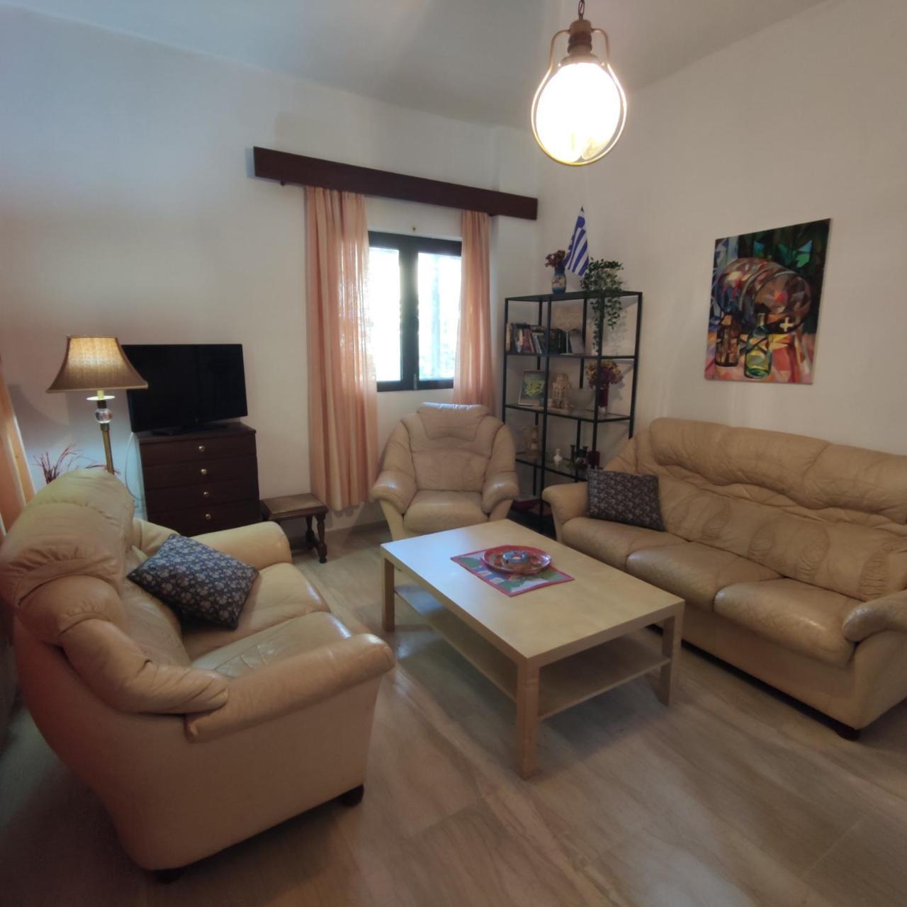 Cozy City Apartment - Sleeps 2 (Adults Only)