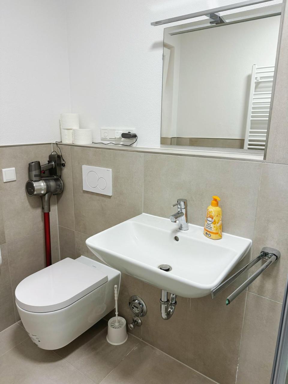 Emma Gardencity Basement Flat 2