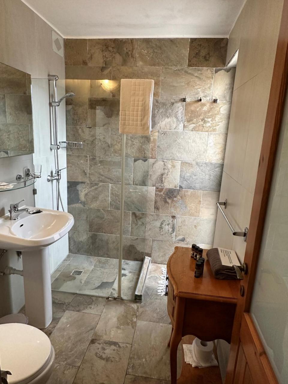 Green Grove Guest House 1