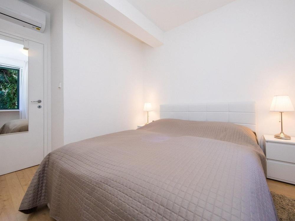 Apartments Sensa - Modern One-Bedroom Apartment 1