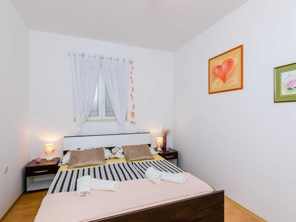 Apartment Antej - One Bedroom Apartment with Terrace And City View 2