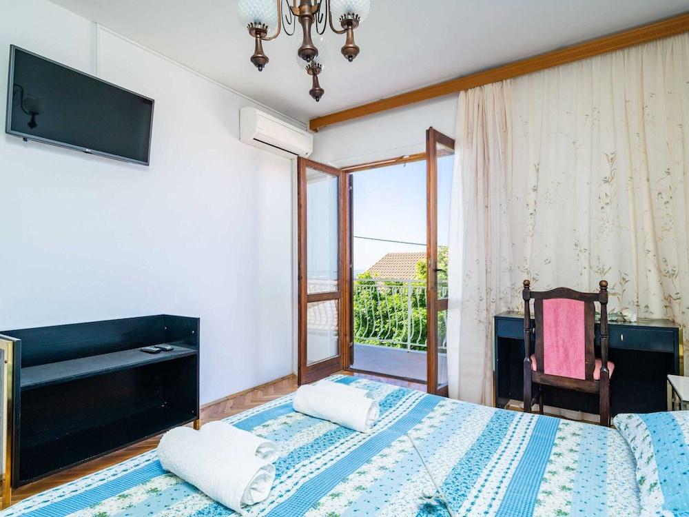 Apartments Stella - Three-Bedroom Apartment with Balcony And Terrace 2