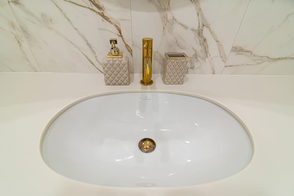 Stylish Apartment with Balcony by Urban Rent 1