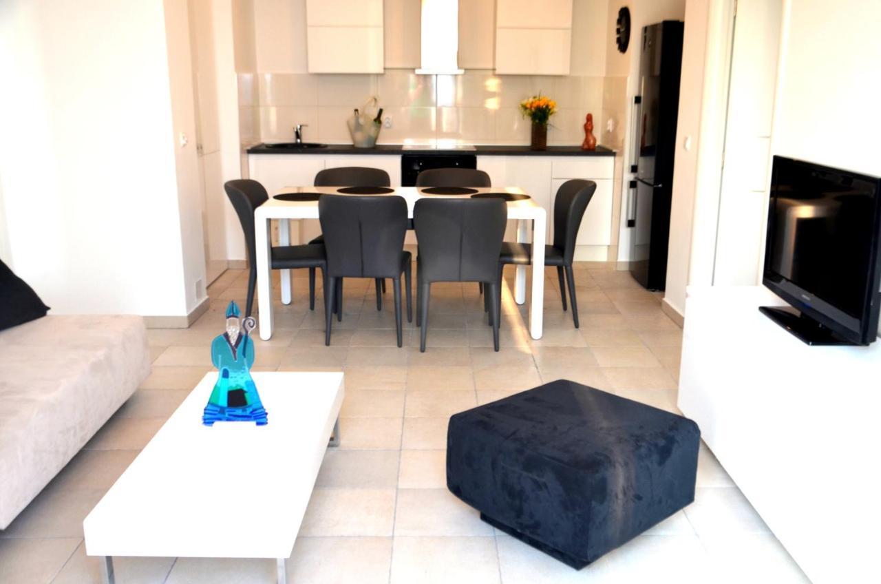 Apartment Chic Ploce 1