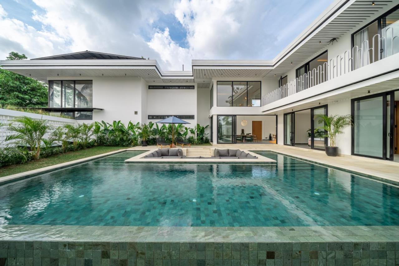 White Villa - Exclusive Modern Villa - Grand Living Space - Breathtaking Views 1