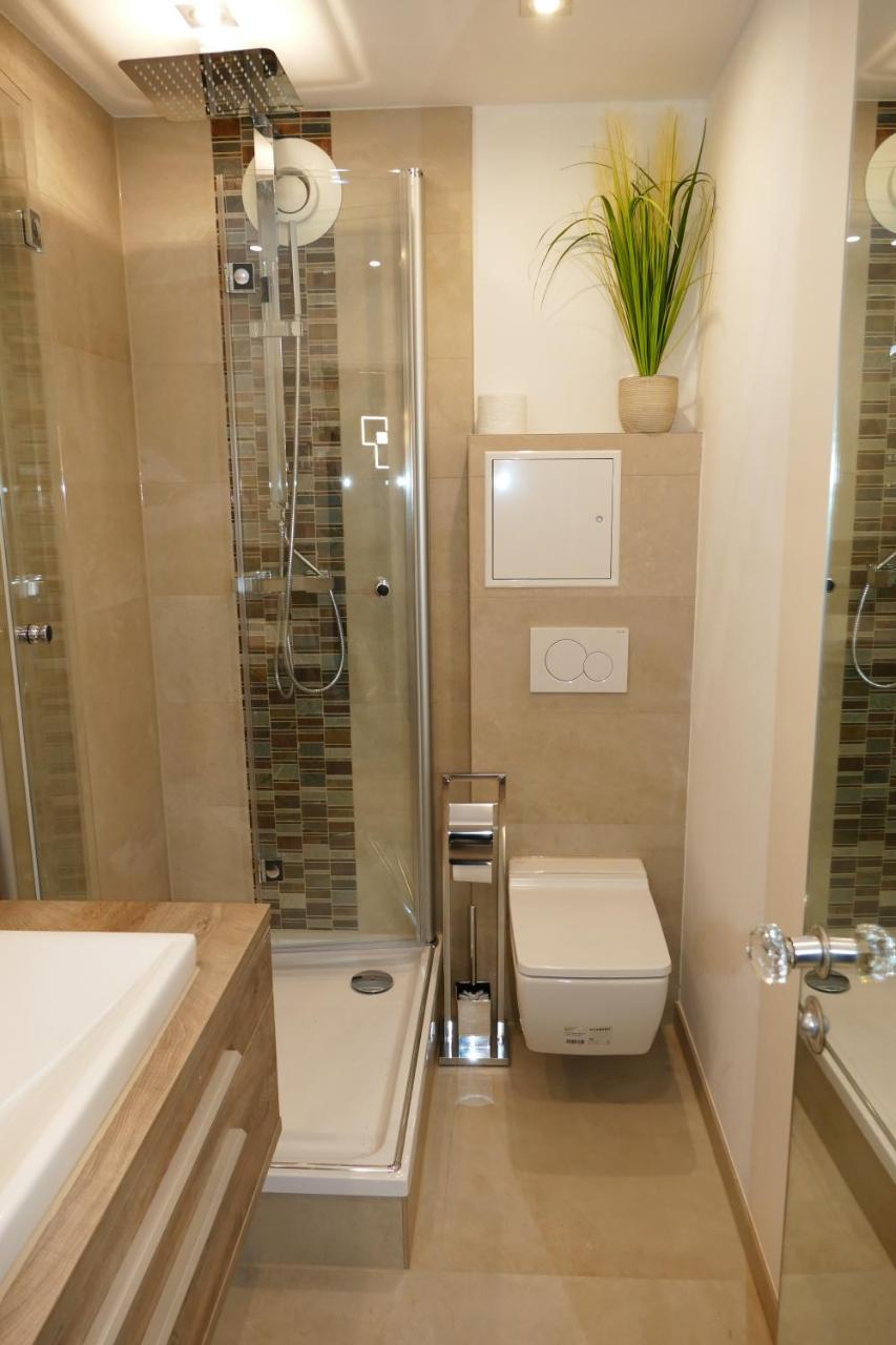 3 South Wg (Adults Only) 1